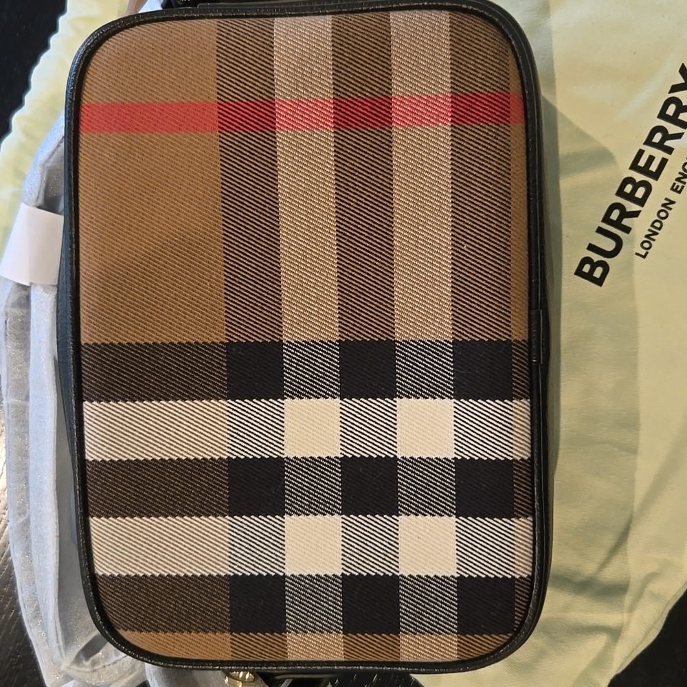 NWT! Burberry Small Camera Bag - Picture 2 of 6
